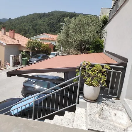 아파트 Supra Mare 라벡